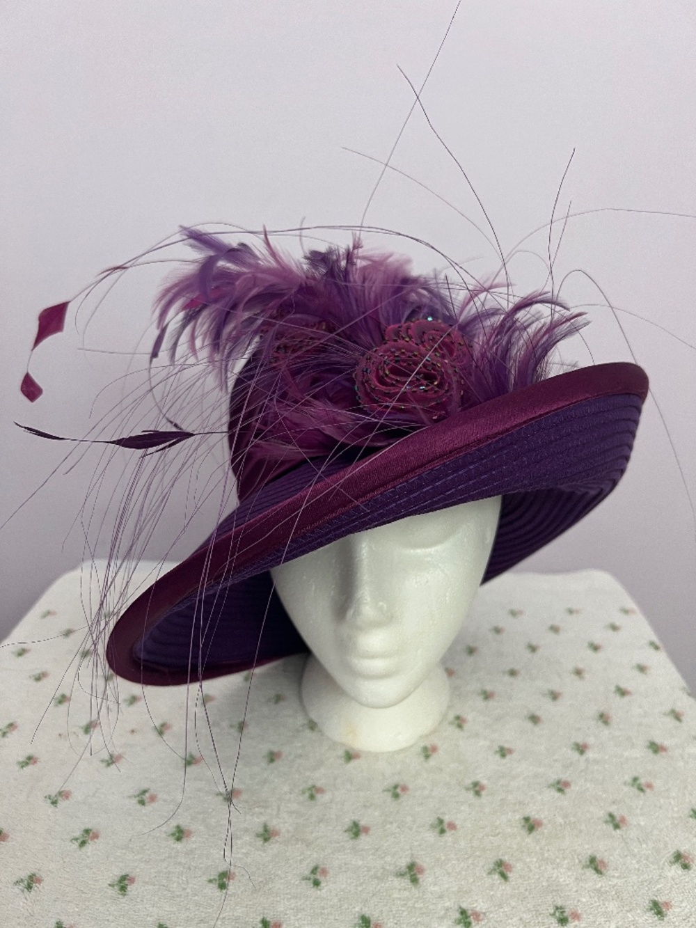 Luxurious Vintage Whittall&Shon Purple Feather Wide Brim Church Wedding hat